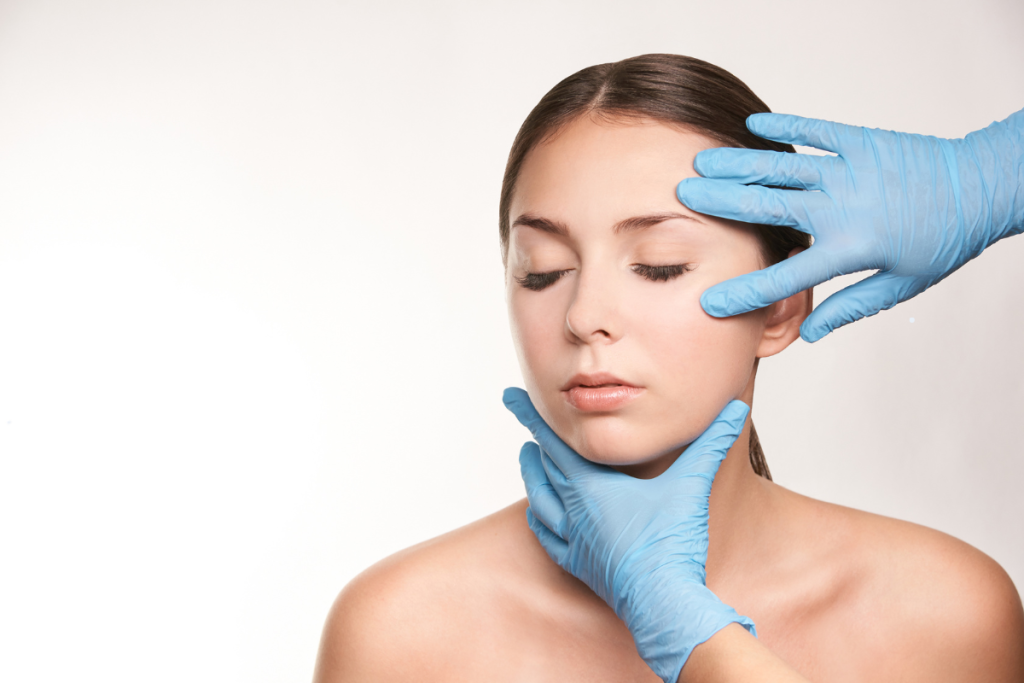 Liquid Facelift Uzm. Dr. Ayşegül Polat performs liquid facelift application